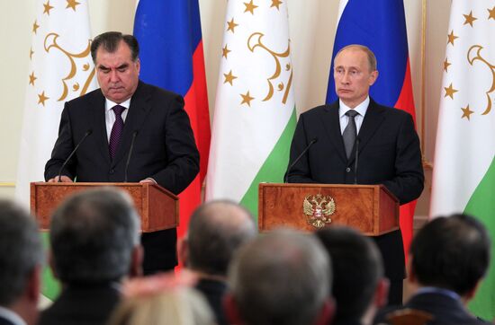 Vladimir Putin meets with Emomali Rakhmon