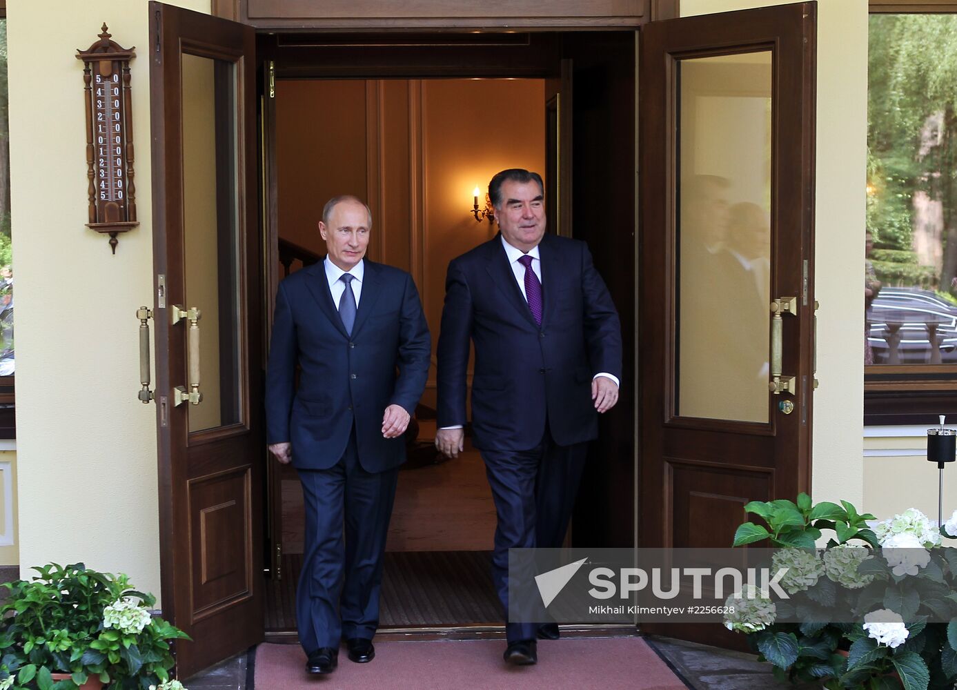 Vladimir Putin meets with Emomali Rakhmon