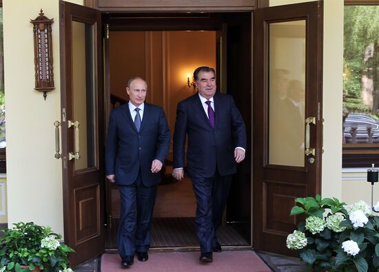 Vladimir Putin meets with Emomali Rakhmon