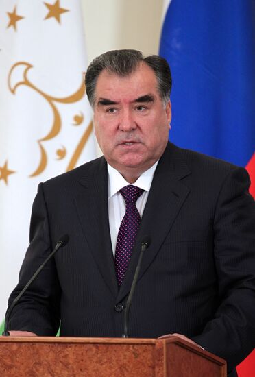Vladimir Putin meets with Emomali Rakhmon