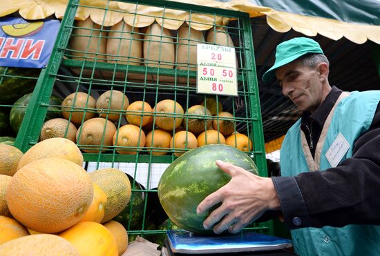 Watermelon and melon street vendors in Moscow
