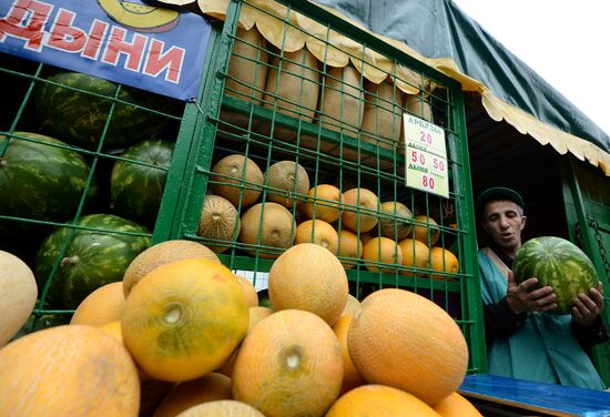 Watermelon and melon street vendors in Moscow