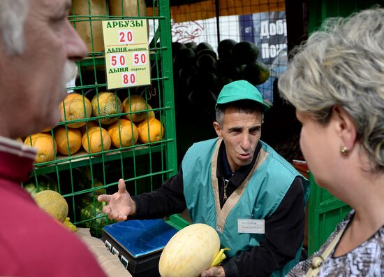 Watermelon and melon street vendors in Moscow