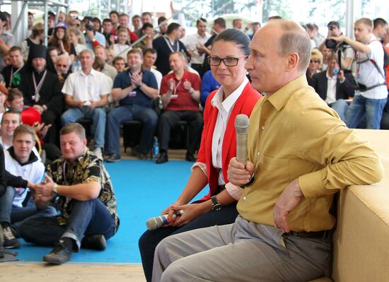 Vladimir Putin meets with participants in Seliger Youth Forum