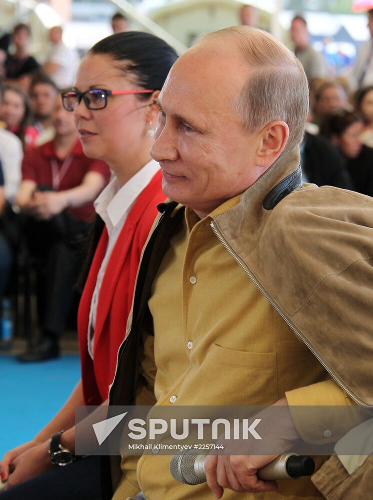 Vladimir Putin meets with participants in Seliger Youth Forum