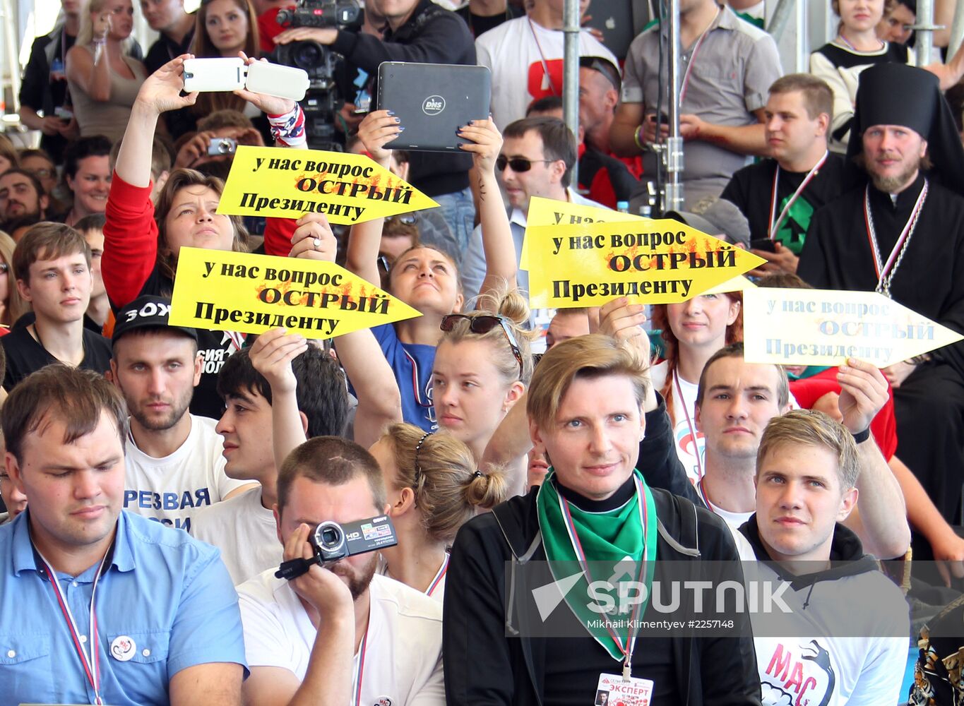Vladimir Putin meets with participants in Seliger Youth Forum