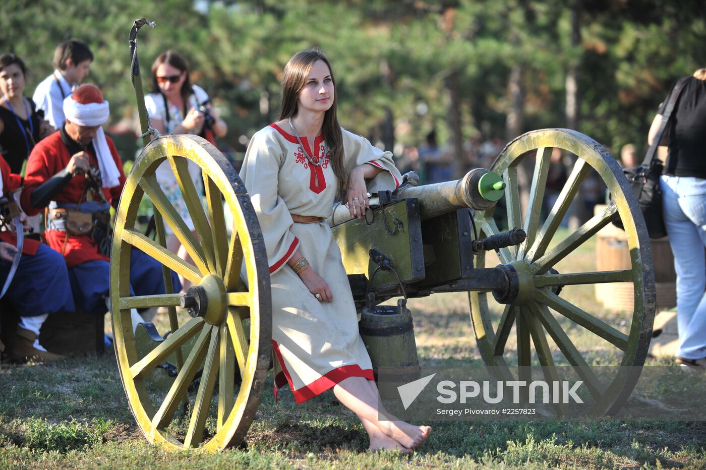 Reenactment of siege of Azov, seat of Don Cossacks
