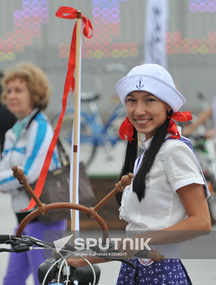 Moscow hosts Lady on Bicycle parade
