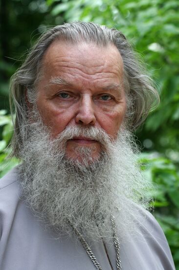 Orthodox Christian priest Pavel Adelgeim murdered in Pskov