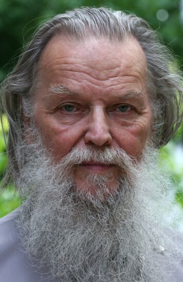 Orthodox Christian priest Pavel Adelgeim murdered in Pskov