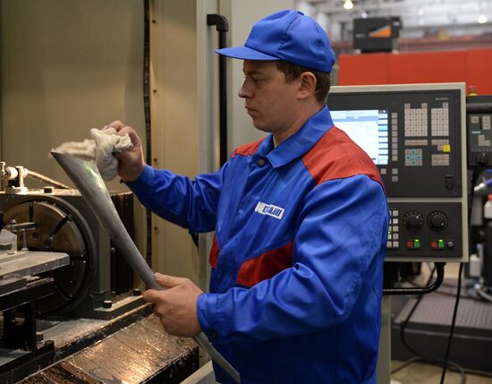 Manufacturing torches for Sochi 2014 Olympic relay