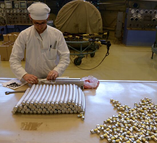 Manufacturing torches for Sochi 2014 Olympic relay
