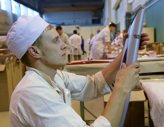 Manufacturing torches for Sochi 2014 Olympic relay