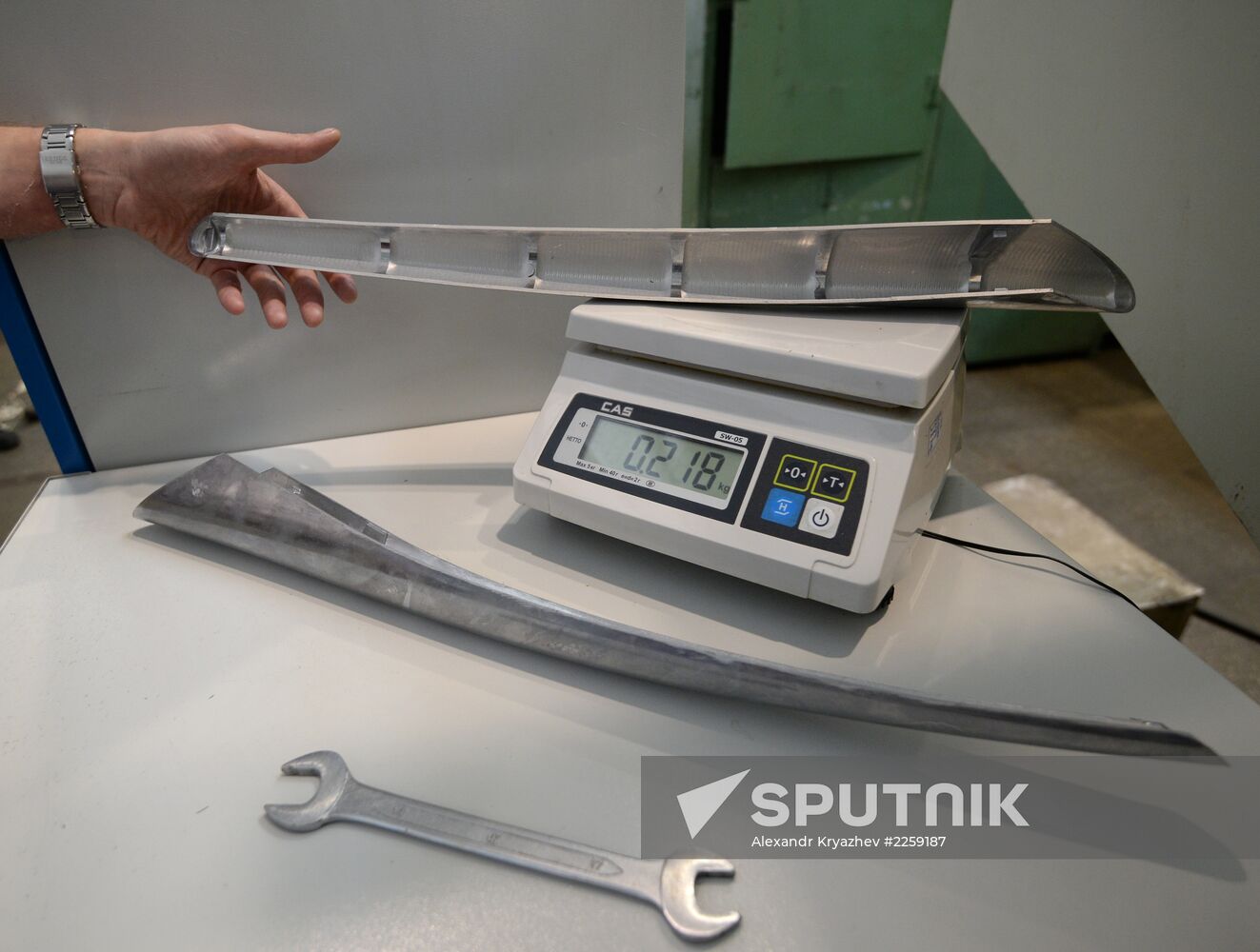 Manufacturing torches for Sochi 2014 Olympic relay