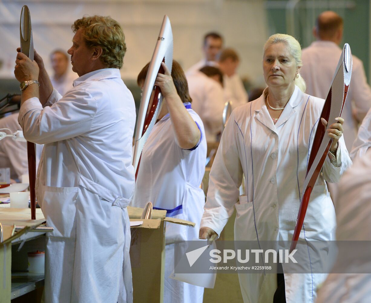 Manufacturing torches for Sochi 2014 Olympic relay