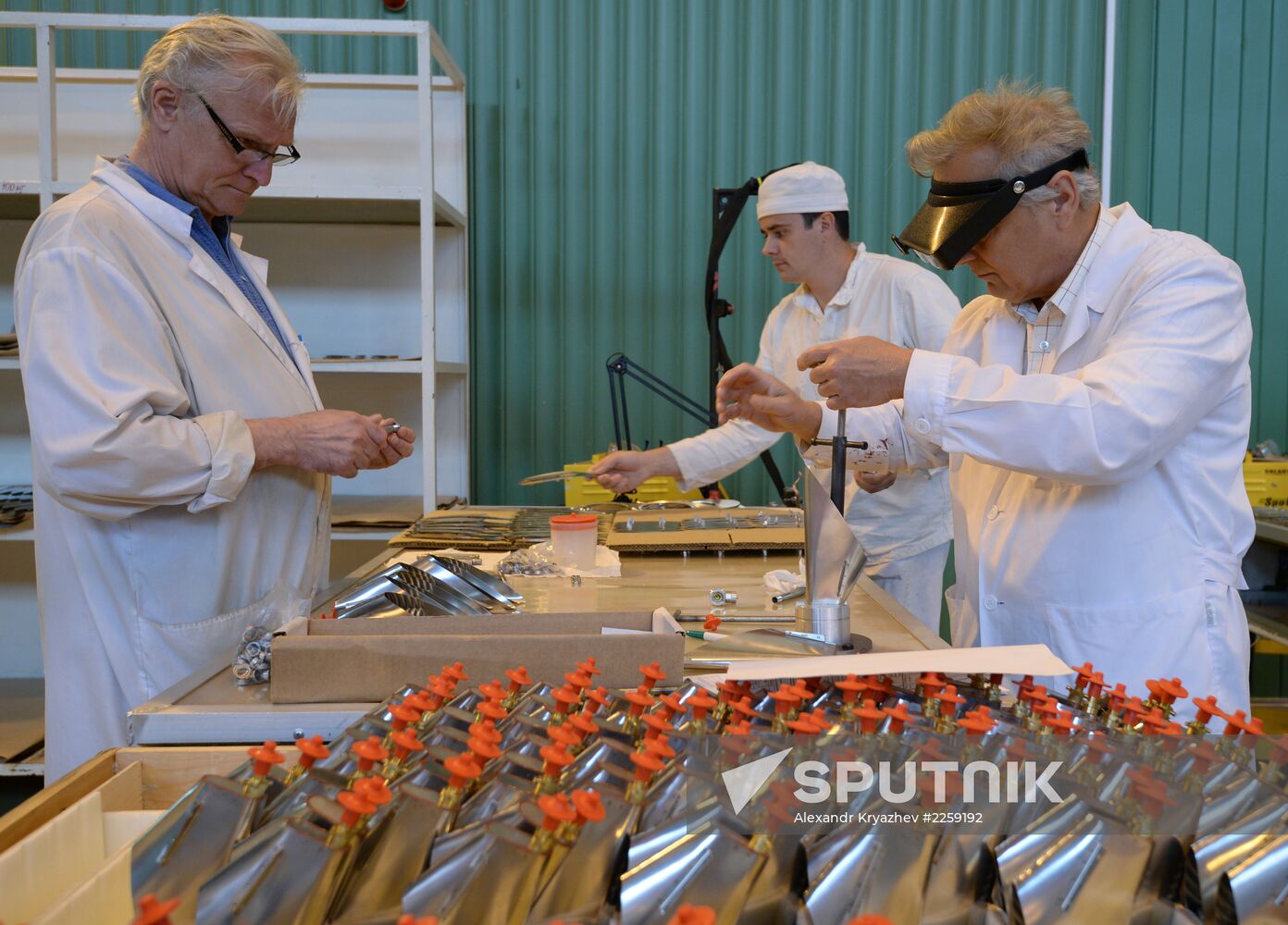 Manufacturing torches for Sochi 2014 Olympic relay