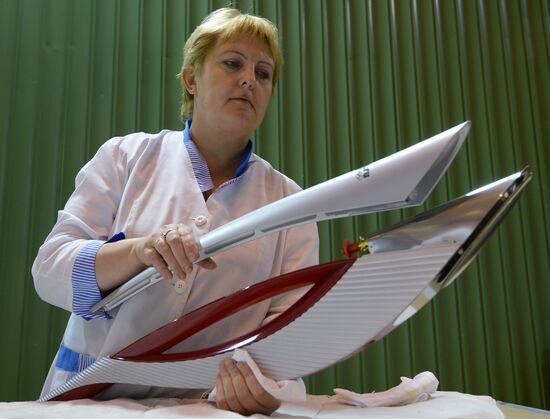 Manufacturing torches for Sochi 2014 Olympic relay