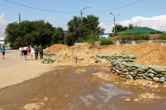 Preparing for flood in Blagoveshchensk