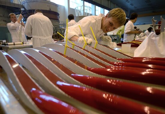 Manufacturing torches for Sochi 2014 Olympic relay