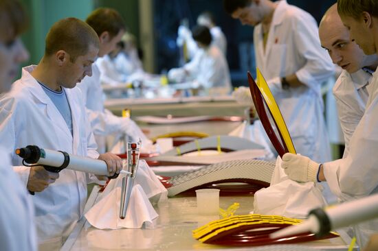 Manufacturing torches for Sochi 2014 Olympic relay