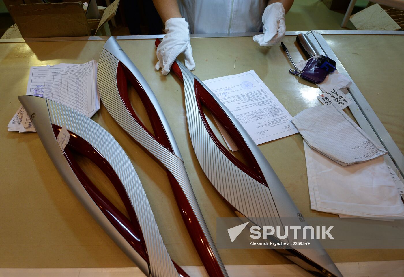 Manufacturing torches for Sochi 2014 Olympic relay