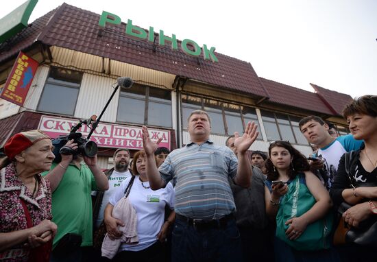 Sergei Mitrokhin visits Vykhino Market