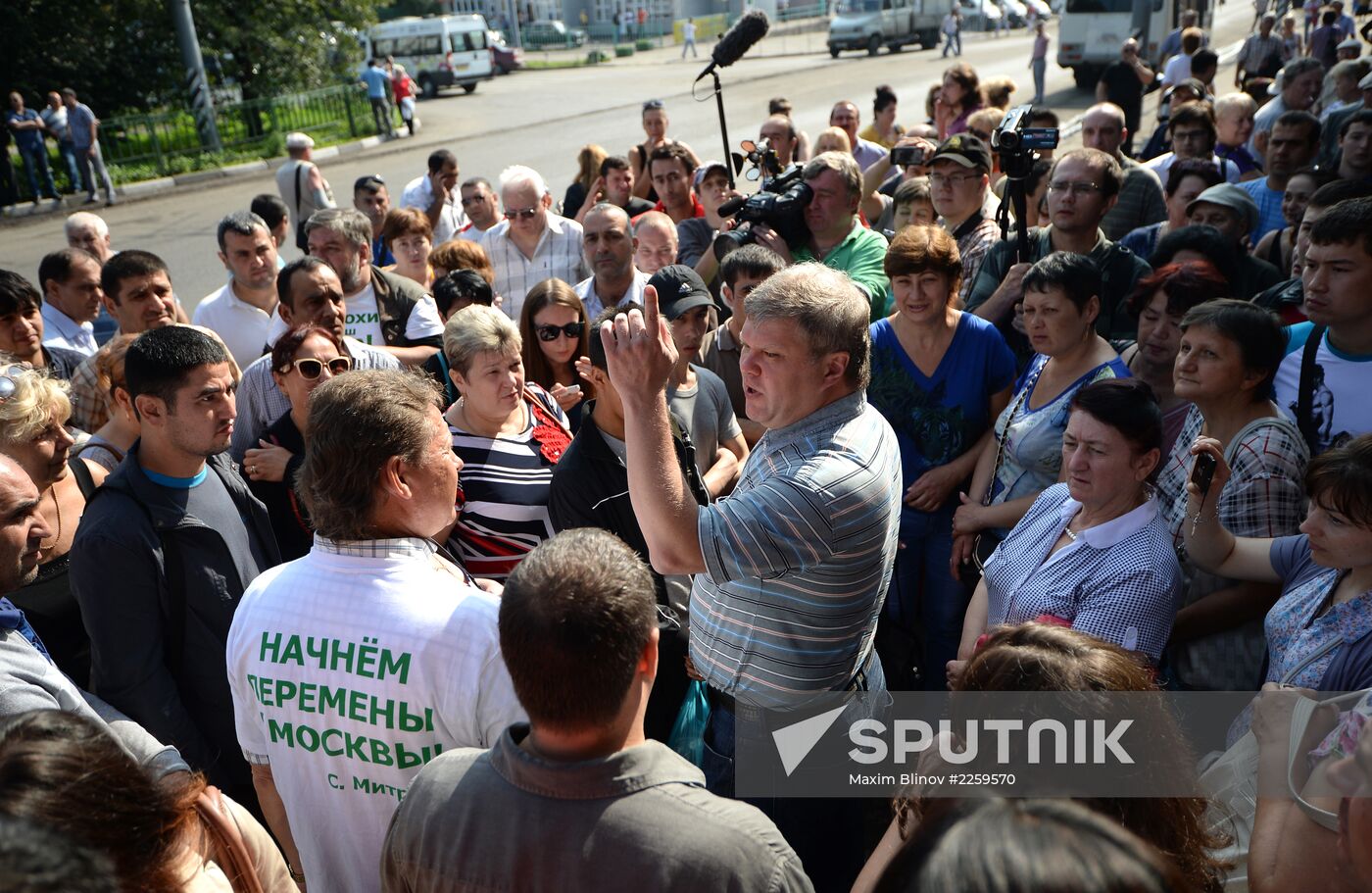 Sergei Mitrokhin visits Vykhino Market