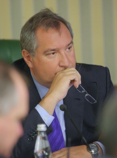 Dmitry Rogozin chairs meeting of Military Industrial Commission