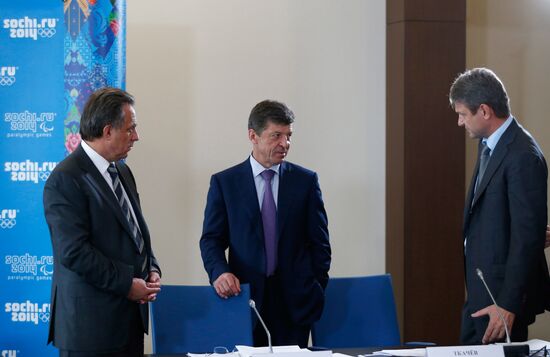 Medvedev chairs meeting on preparations for Sochi Olympics
