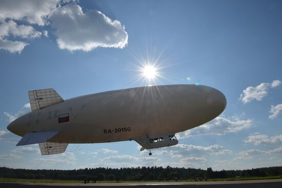 Presentation of AU-30 airship