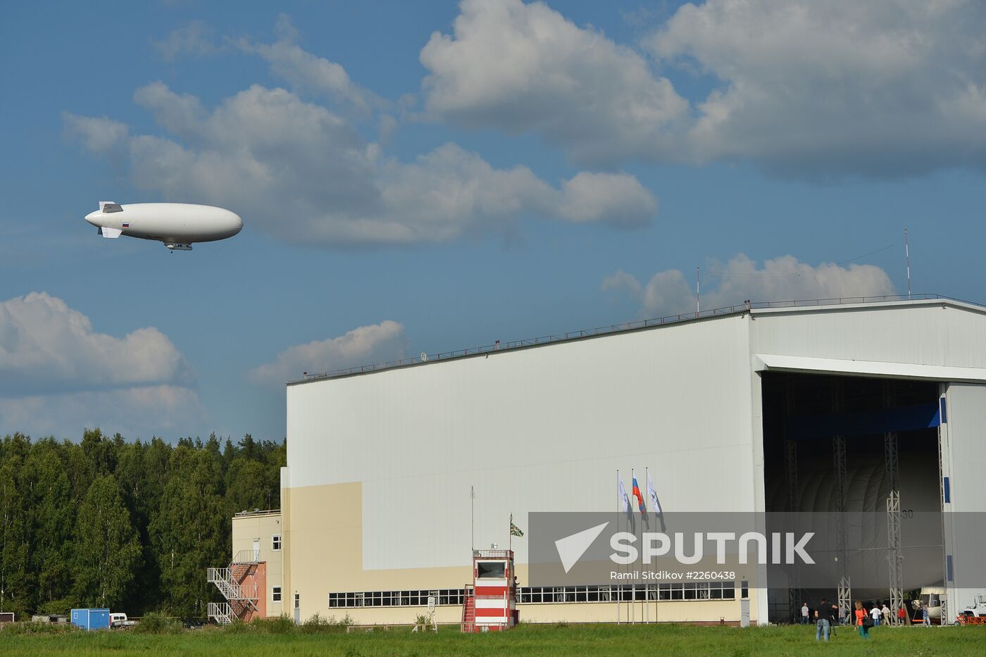 Presentation of AU-30 airship