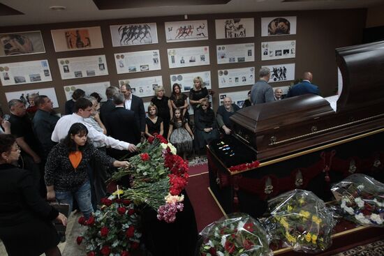 Paying last respects to Anatoly Rakhlin in St. Petersburg