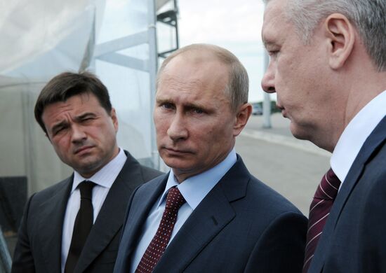 Vladimir Putin inspects motorway constructed in Moscow region