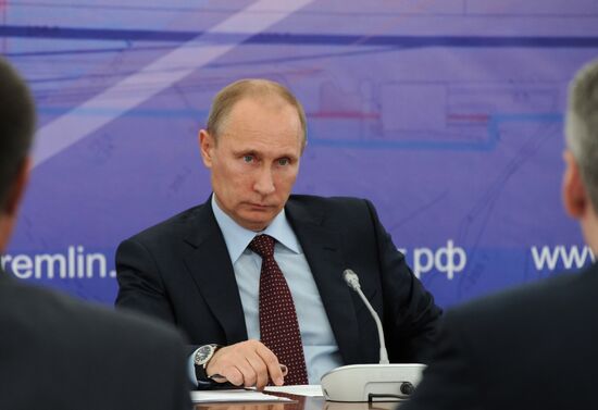 Vladimir Putin inspects motorway constructed in Moscow region