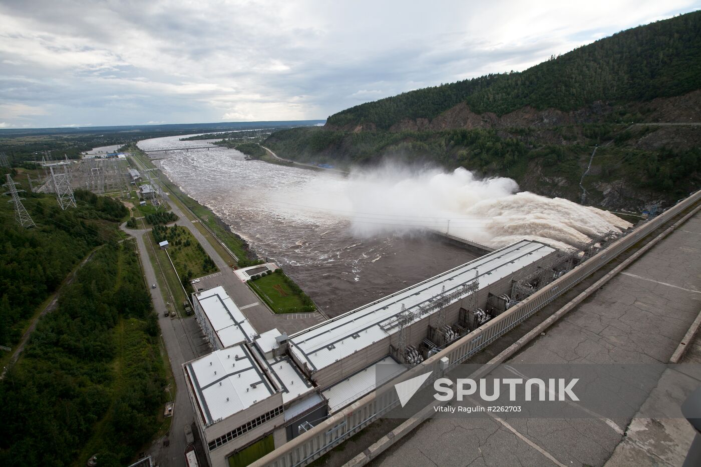 Operation of Zeya Hydropower Plant during floods in Amur Region