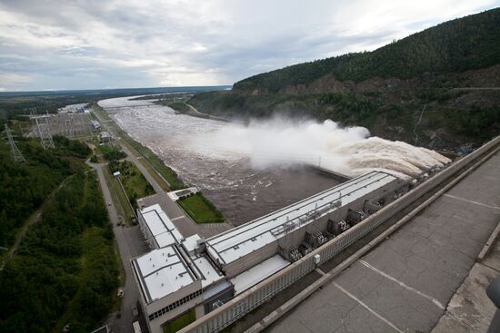 Operation of Zeya Hydropower Plant during floods in Amur Region