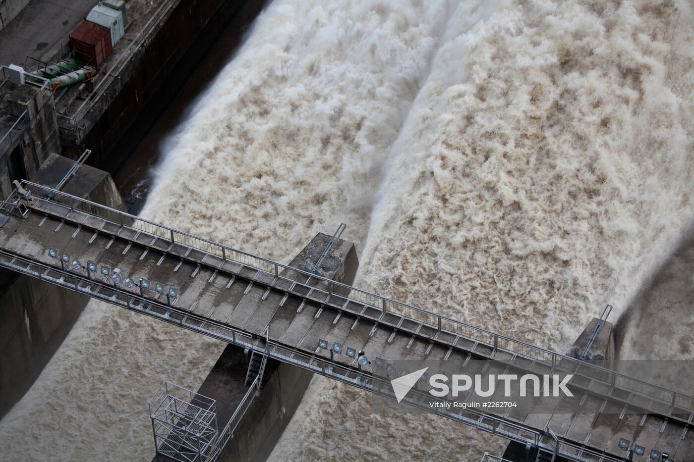 Operation of Zeya Hydropower Plant during floods in Amur Region