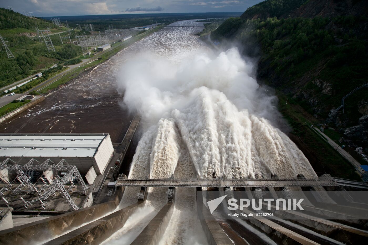 Operation of Zeya Hydropower Plant during floods in Amur Region