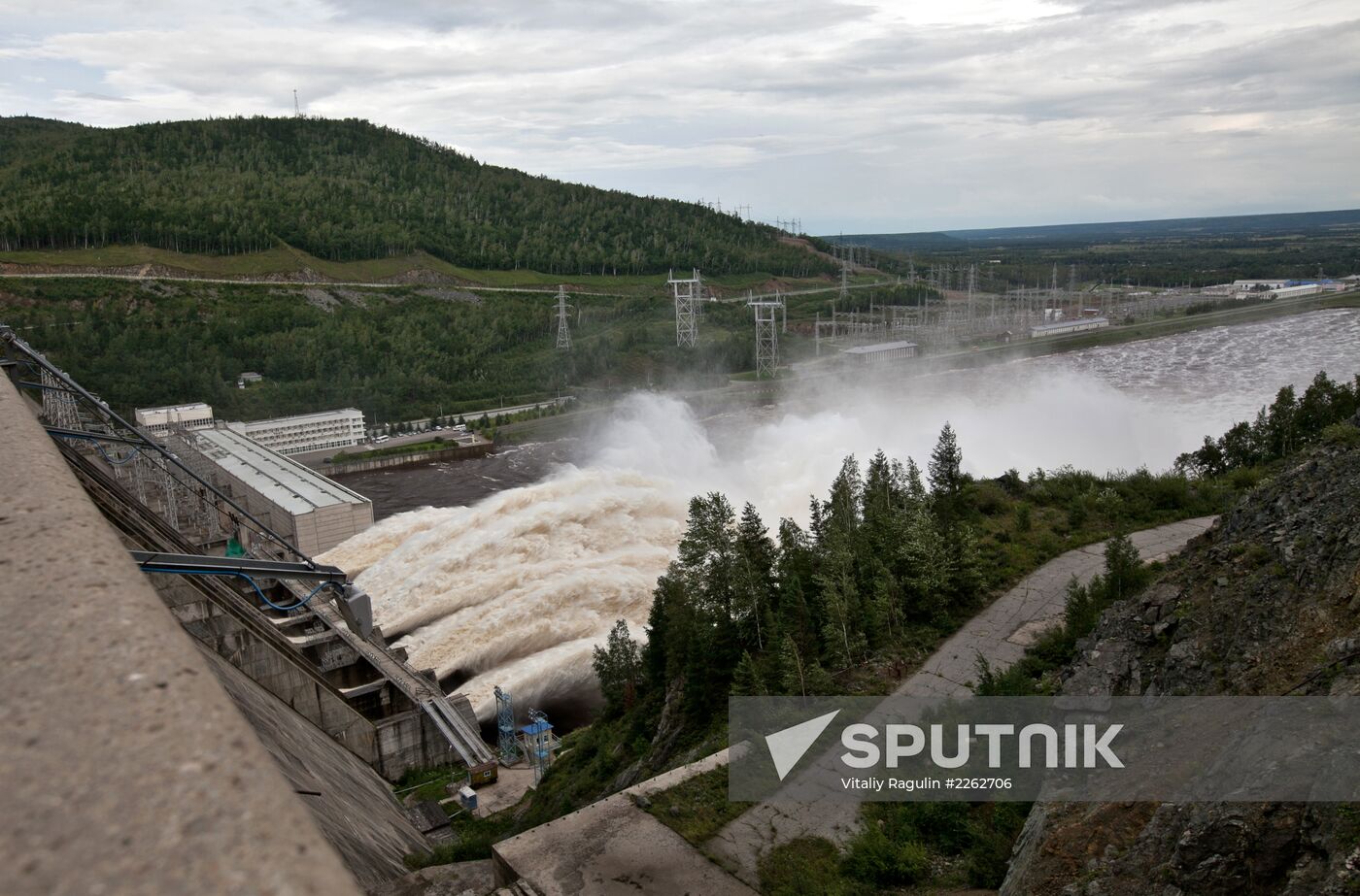Operation of Zeya Hydropower Plant during floods in Amur Region