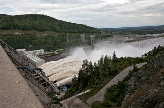 Operation of Zeya Hydropower Plant during floods in Amur Region