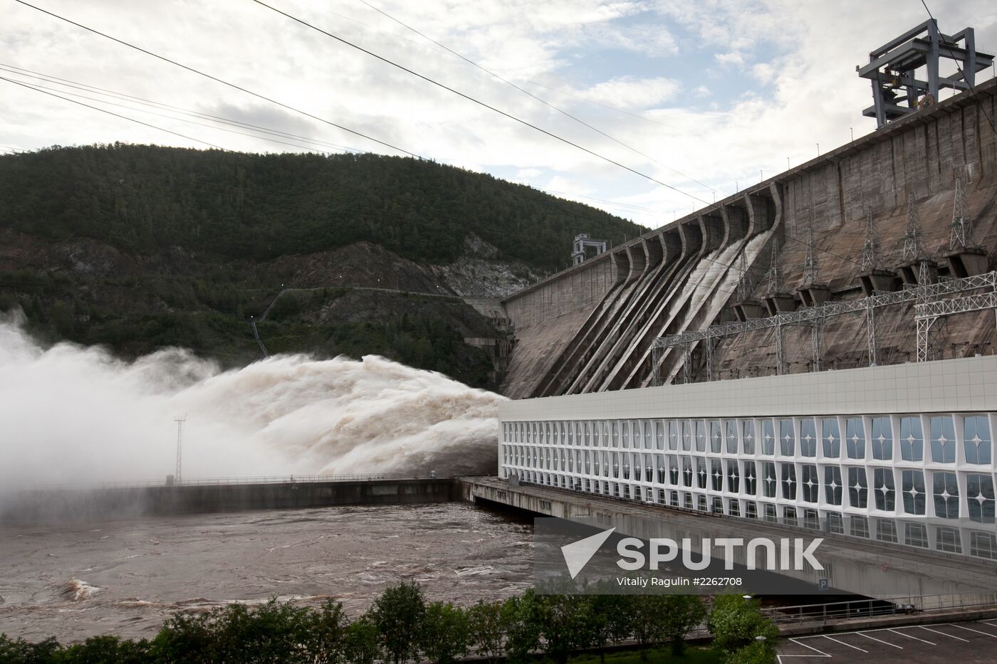 Operation of Zeya Hydropower Plant during floods in Amur Region