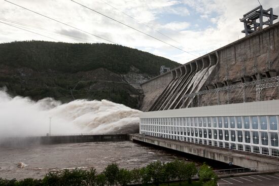 Operation of Zeya Hydropower Plant during floods in Amur Region