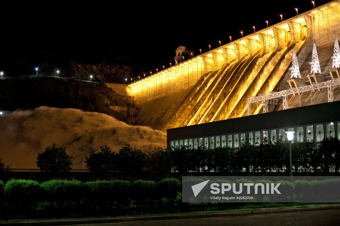Operation of Zeya Hydropower Plant during floods in Amur Region