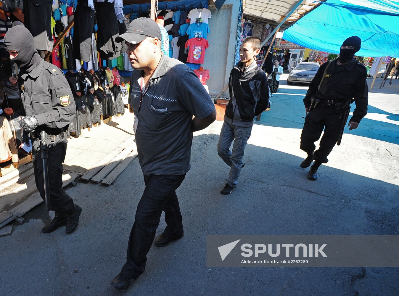 Federal Migration Service raid on Chelyabinsk markets