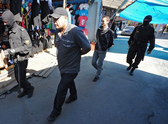 Federal Migration Service raid on Chelyabinsk markets