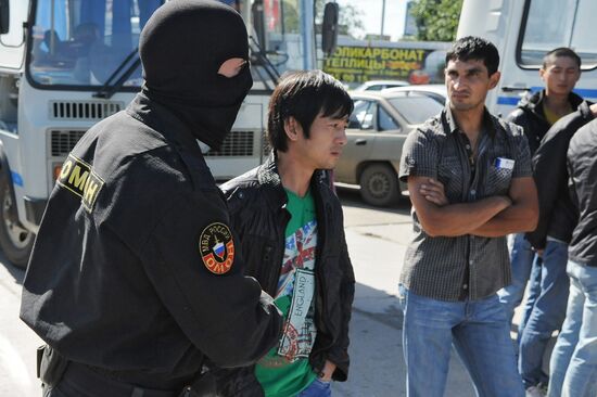 Federal Migration Service raid on Chelyabinsk markets
