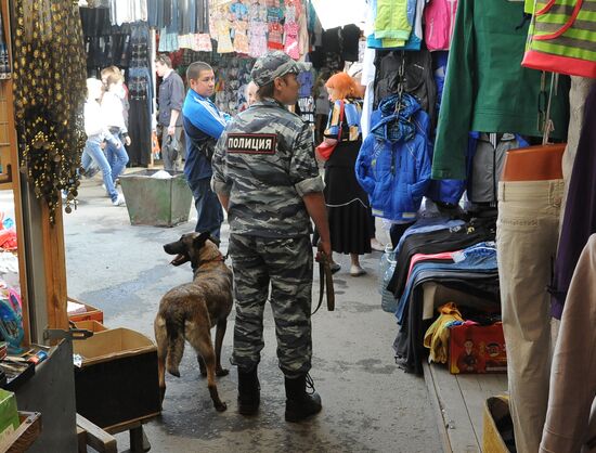 Federal Migration Service raid on Chelyabinsk markets