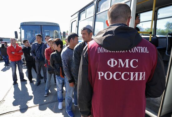 Federal Migration Service raid on Chelyabinsk markets