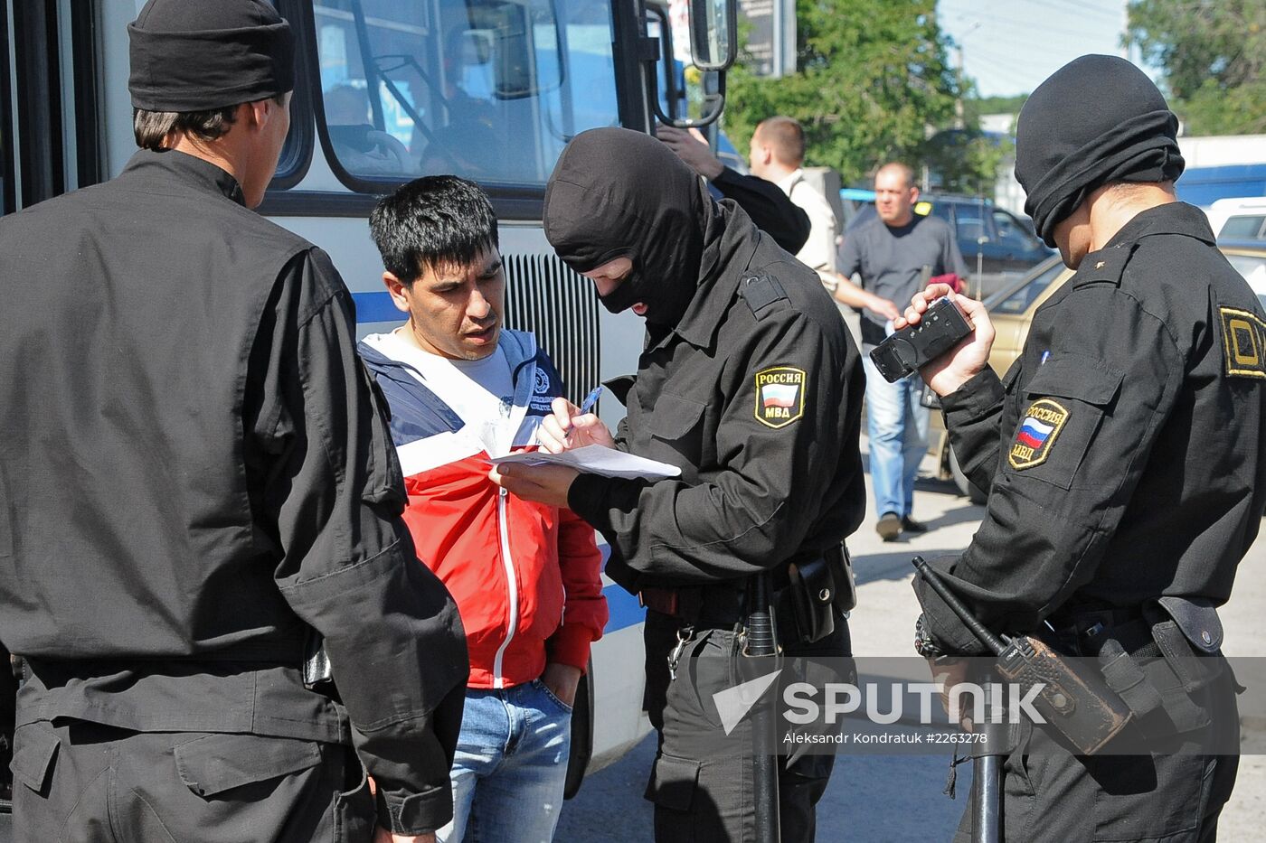 Federal Migration Service raid on Chelyabinsk markets