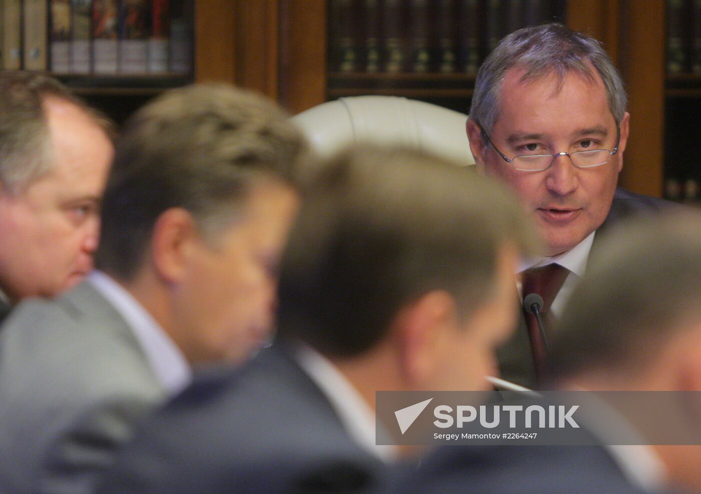 Dmitry Rogozin holds meeting on aircraft industry
